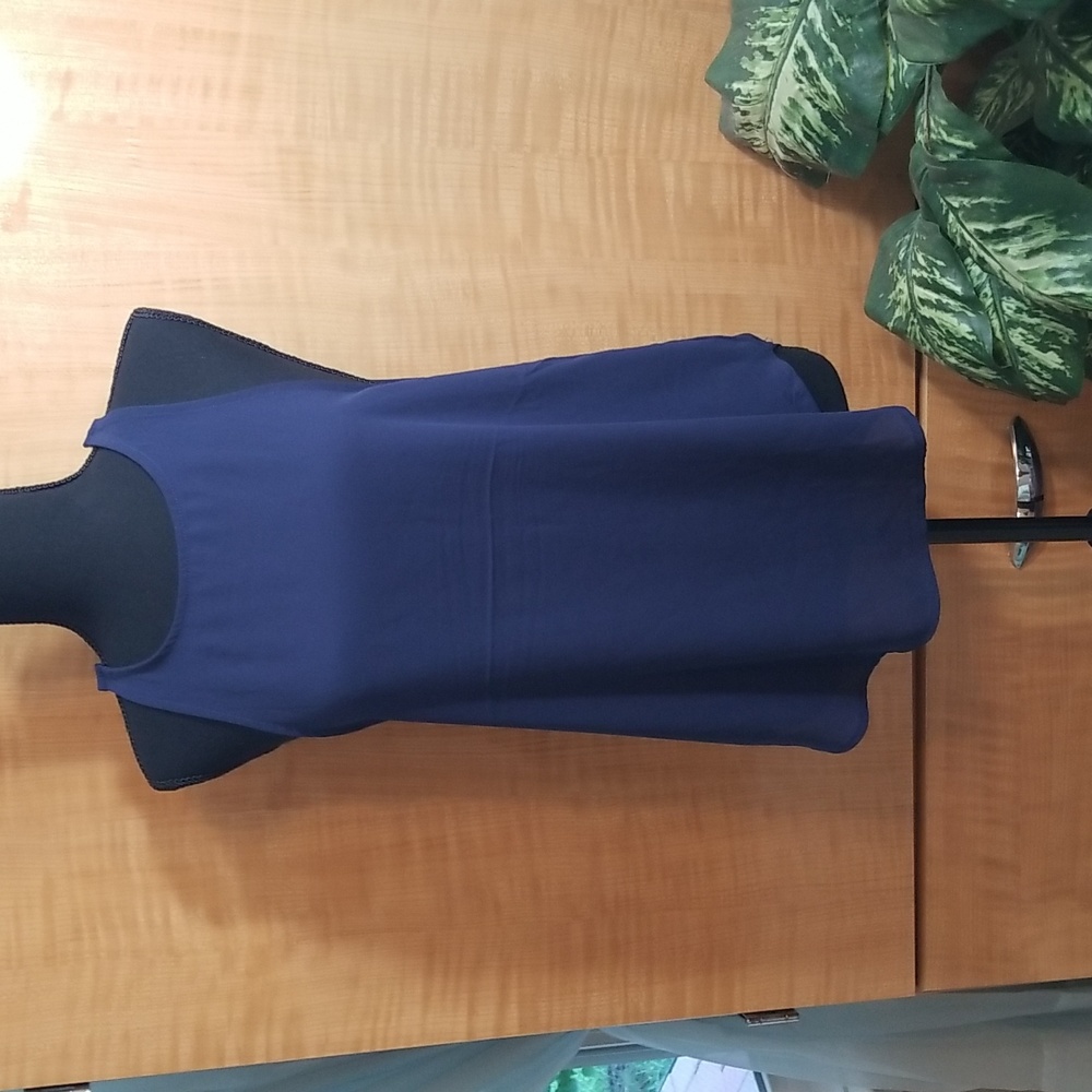 NWOT Forever 21 navy blue sleeveless shirt size medium.